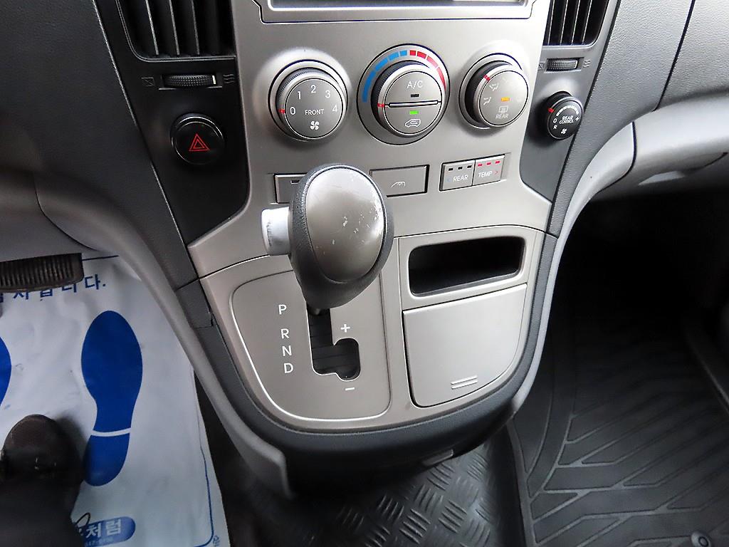 HYUNDAI Starex - Vista 11