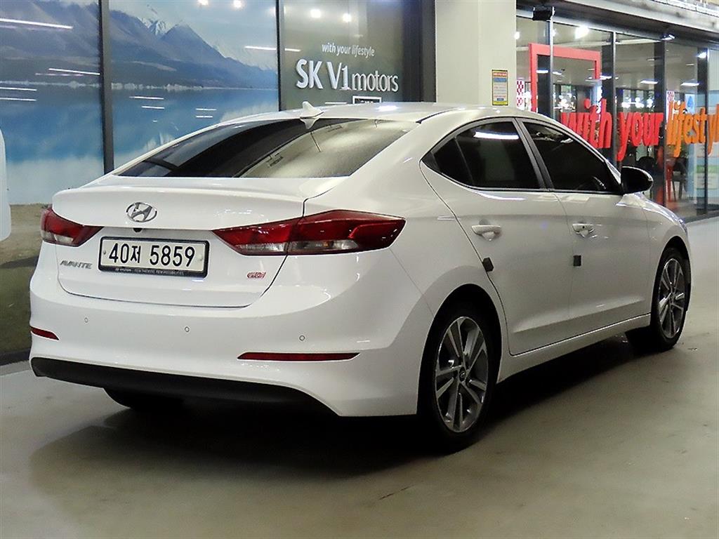 HYUNDAI Avante - Vista 4