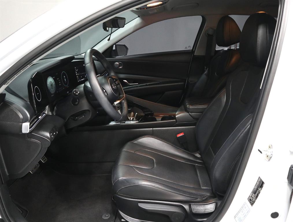 HYUNDAI Avante - Vista 9