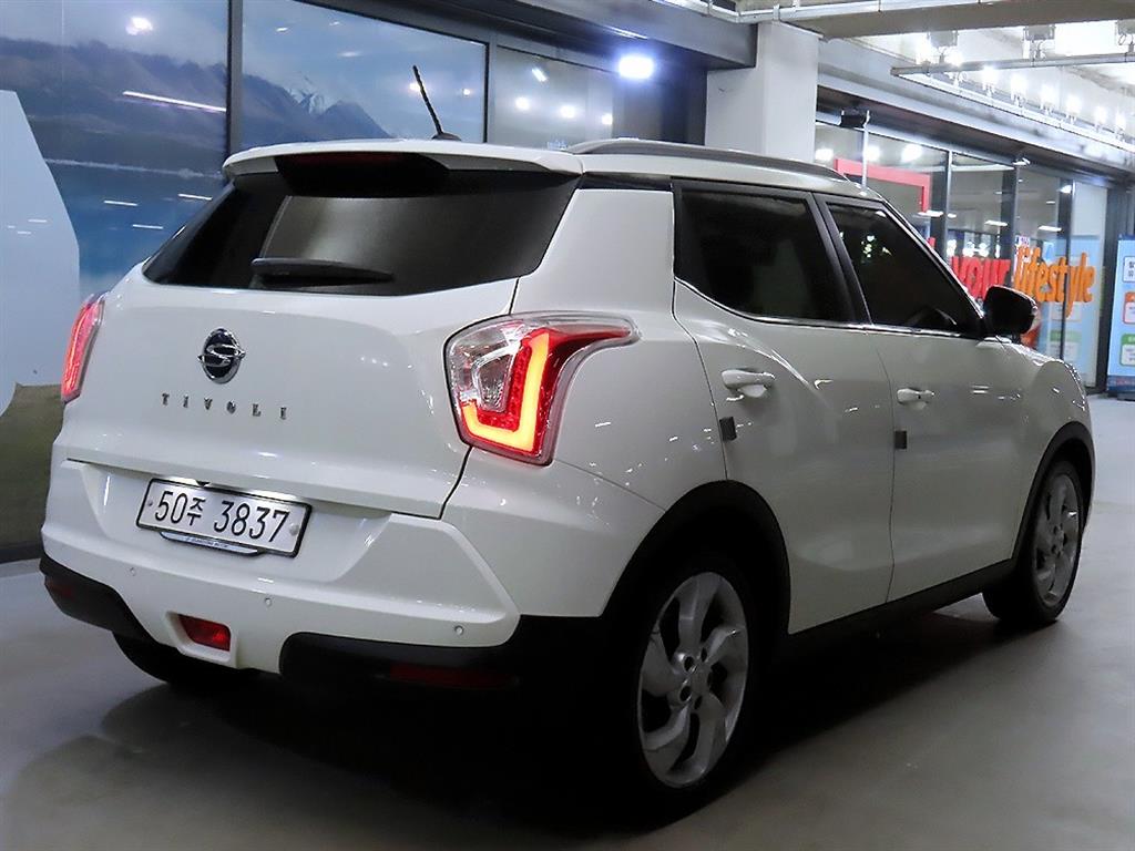Ssangyong Tivoli - Vista 4