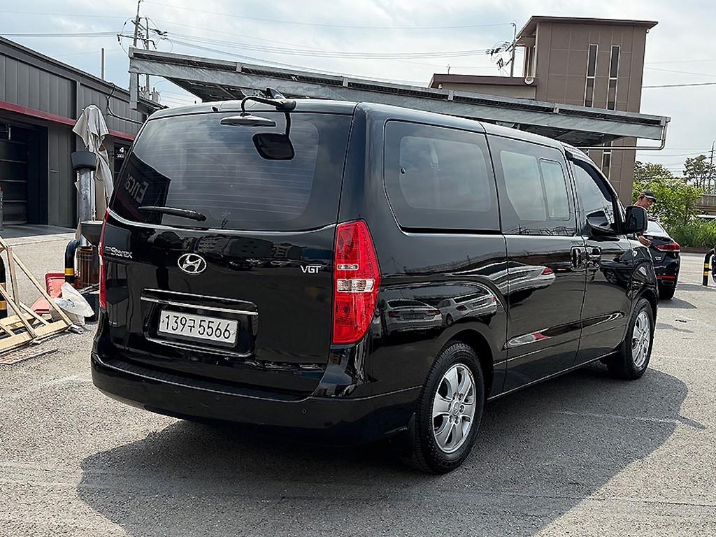 HYUNDAI Starex - Vista 4