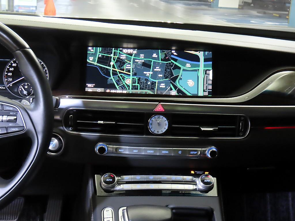 Genesis G90 - Vista 11