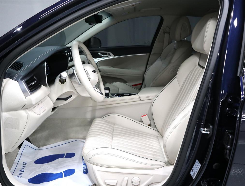 Genesis G70 - Vista 9