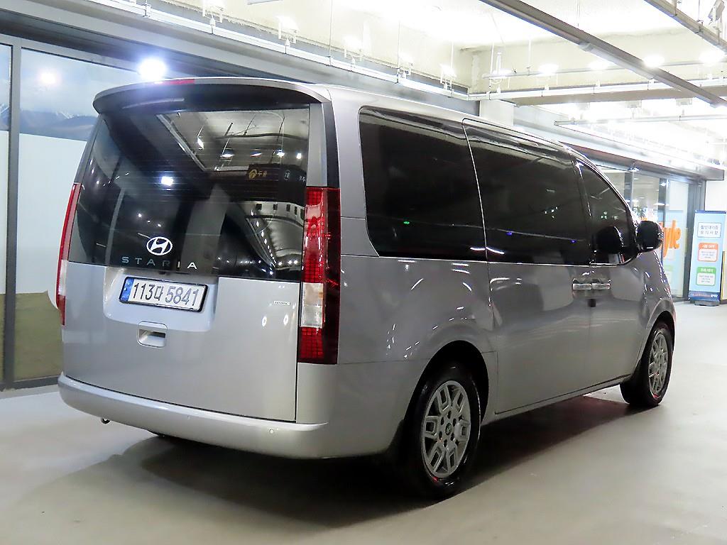 HYUNDAI Staria - Vista 4