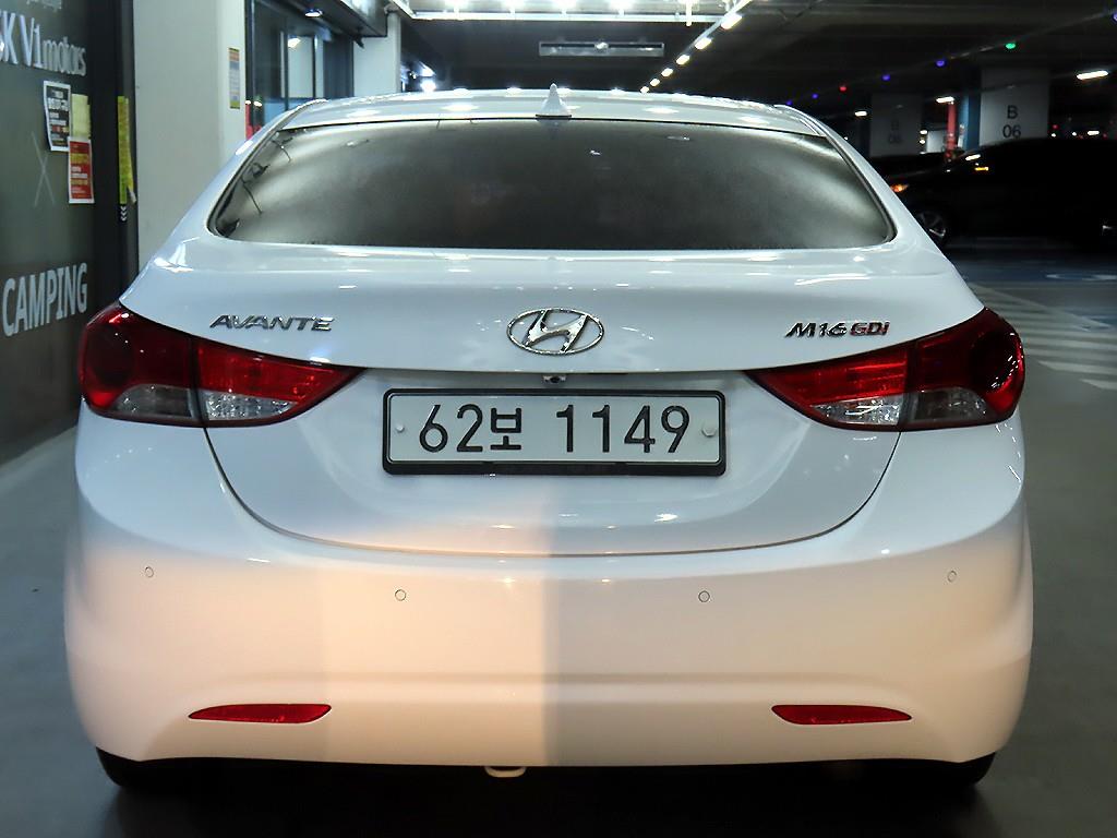 HYUNDAI Avante - Vista 5