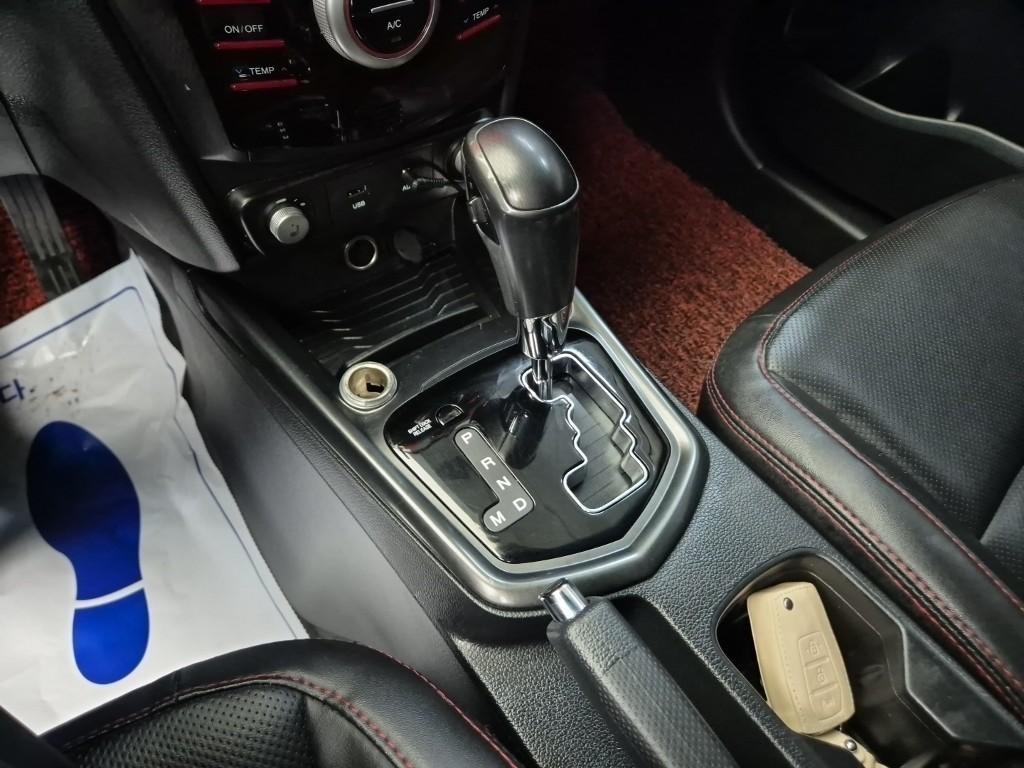 Ssangyong Tivoli - Vista 8