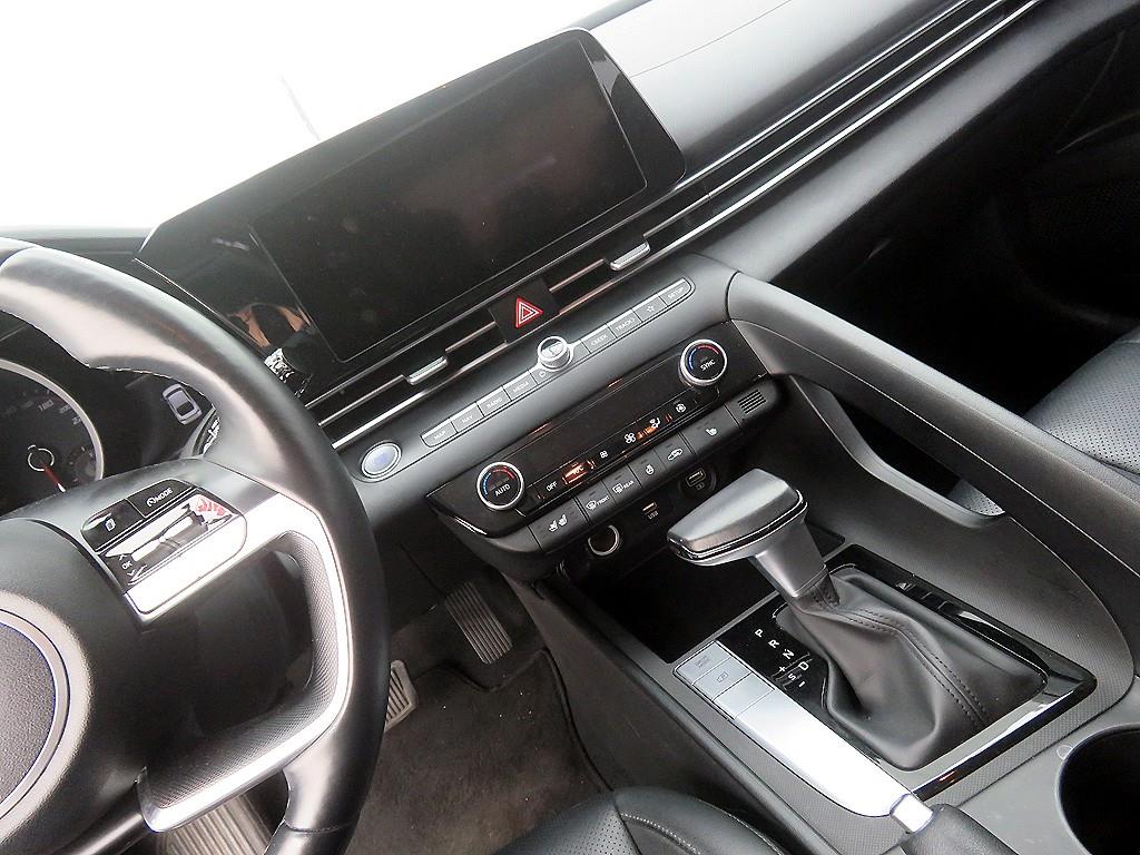 HYUNDAI Avante - Vista 10