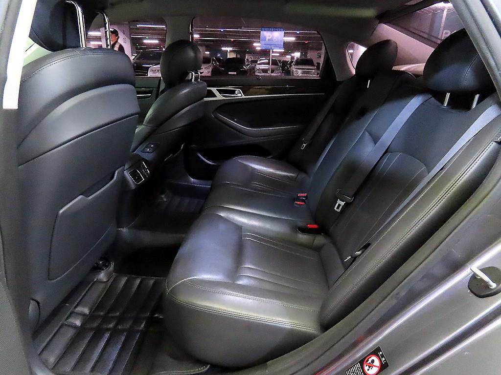 HYUNDAI Genesis - Vista 7