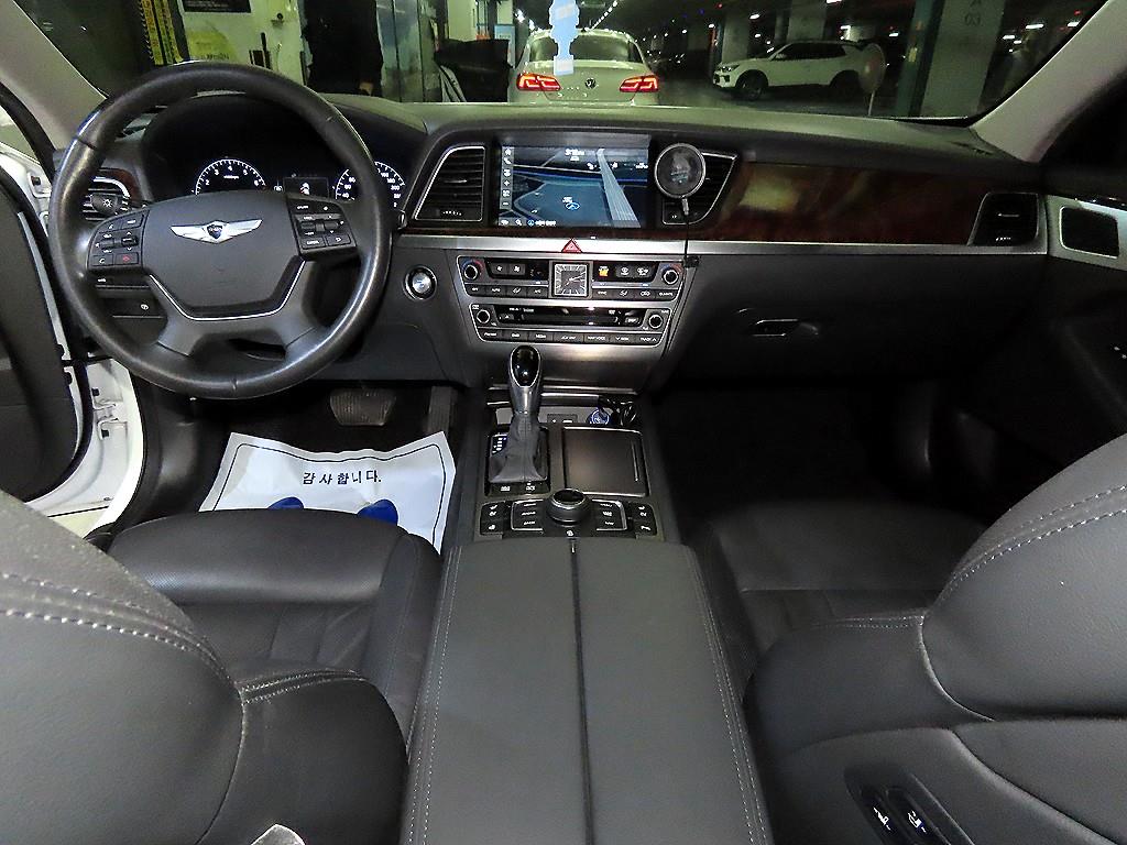 HYUNDAI Genesis - Vista 10