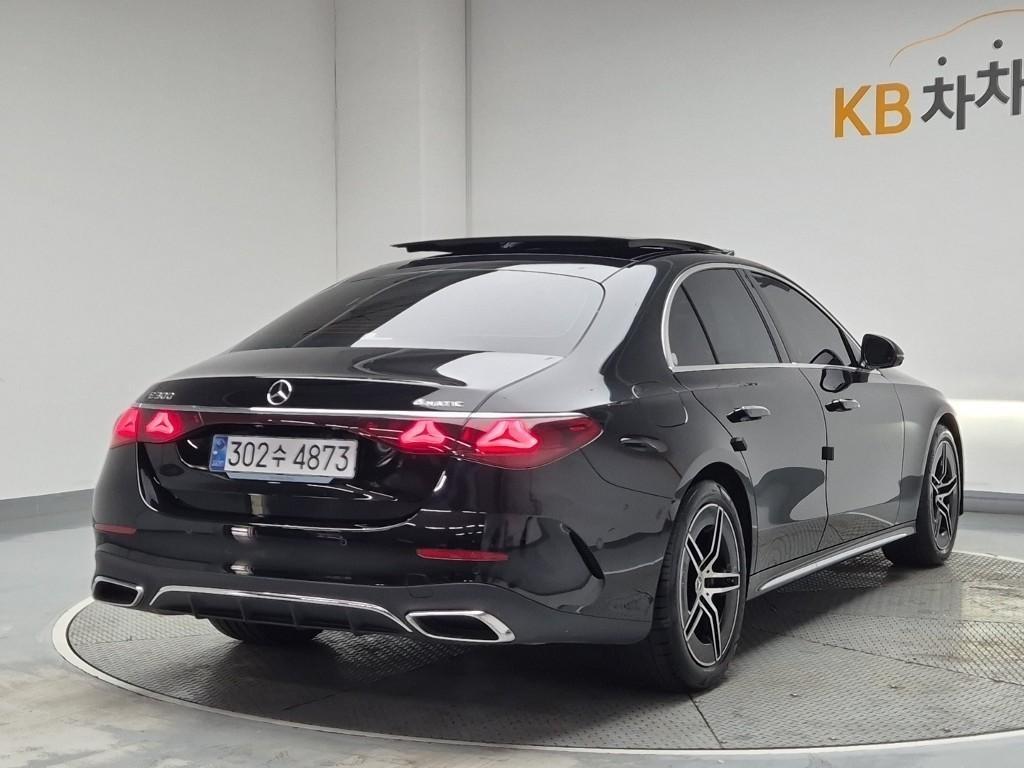 Mercedes Benz E class - Vista 3