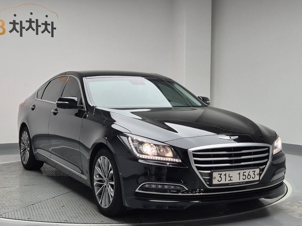 HYUNDAI Genesis - Vista 4