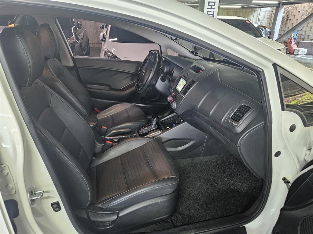 KIA K3 - Vista 8