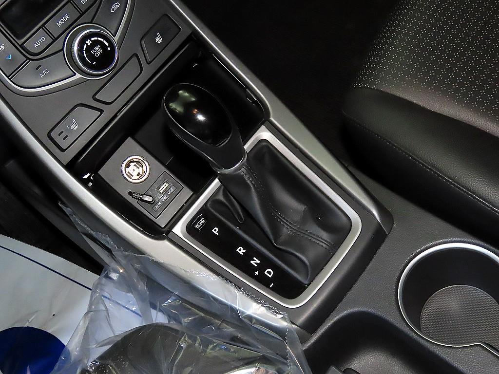 HYUNDAI Avante - Vista 12