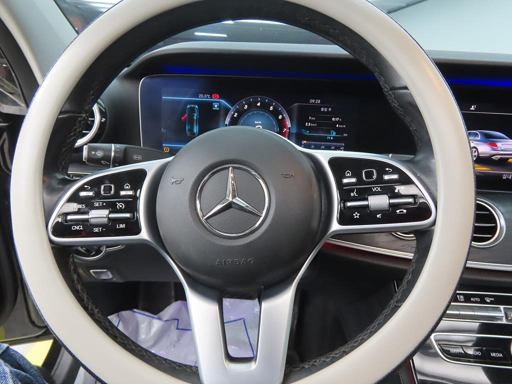 Mercedes Benz E class - Vista 8