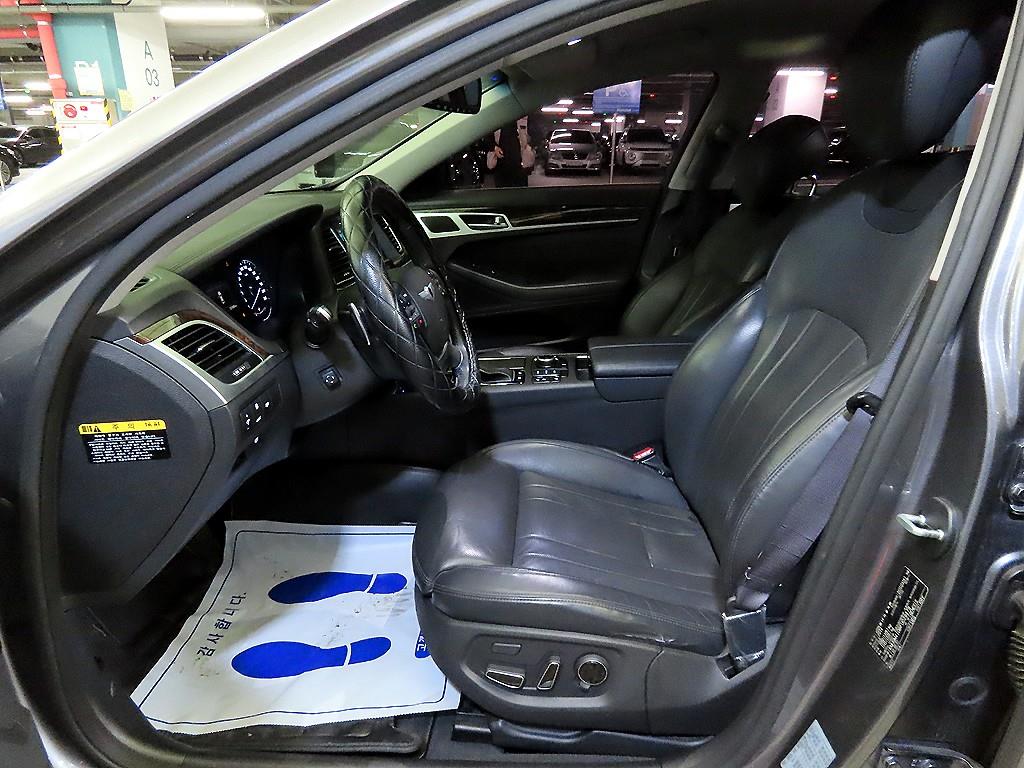 HYUNDAI Genesis - Vista 6