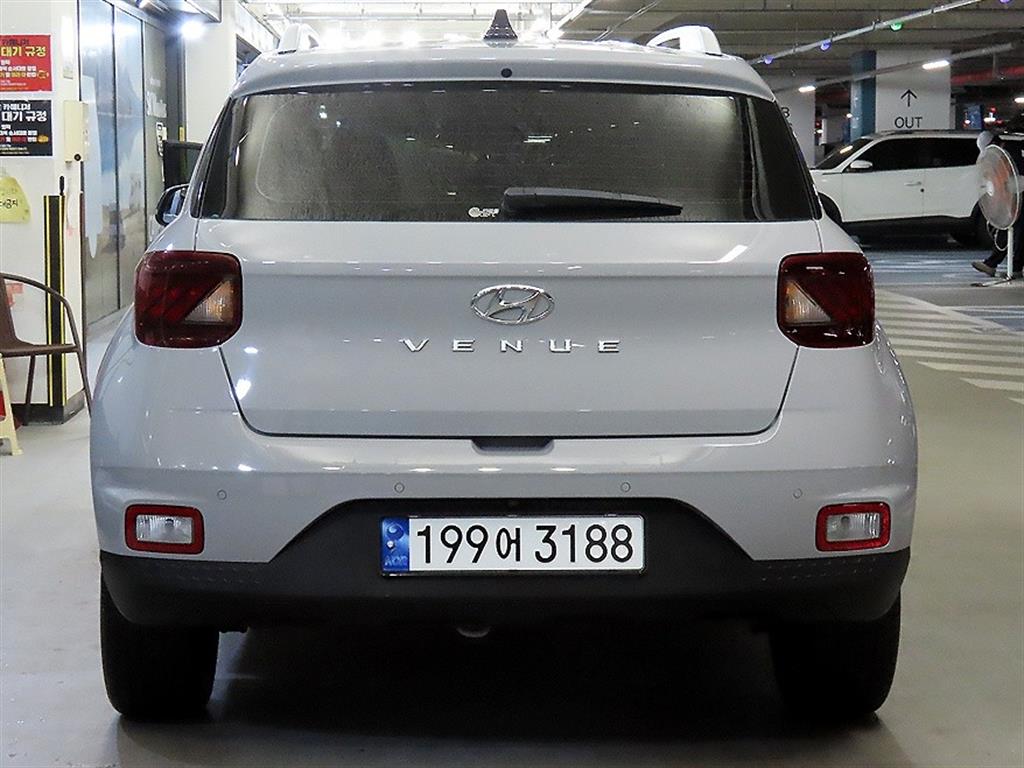 HYUNDAI Venue - Vista 5