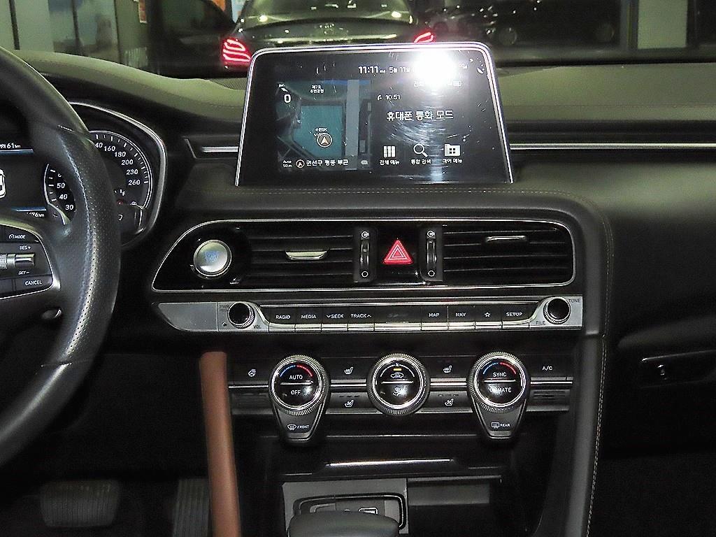 Genesis G70 - Vista 11