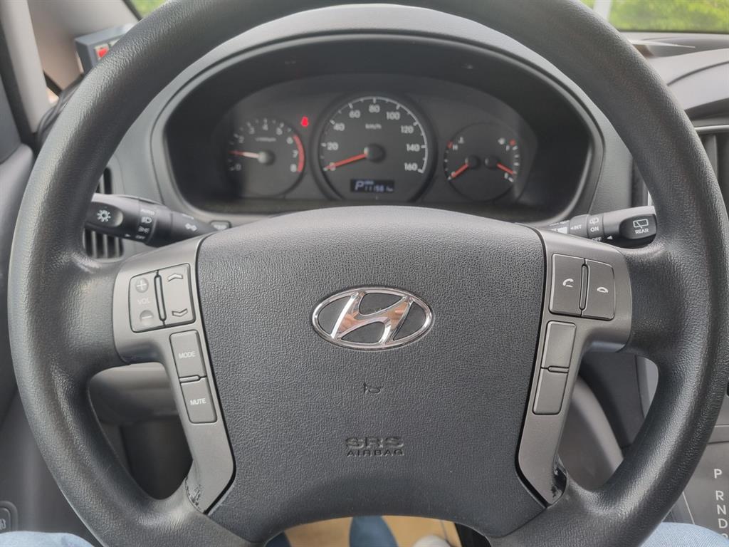 HYUNDAI Starex - Vista 9