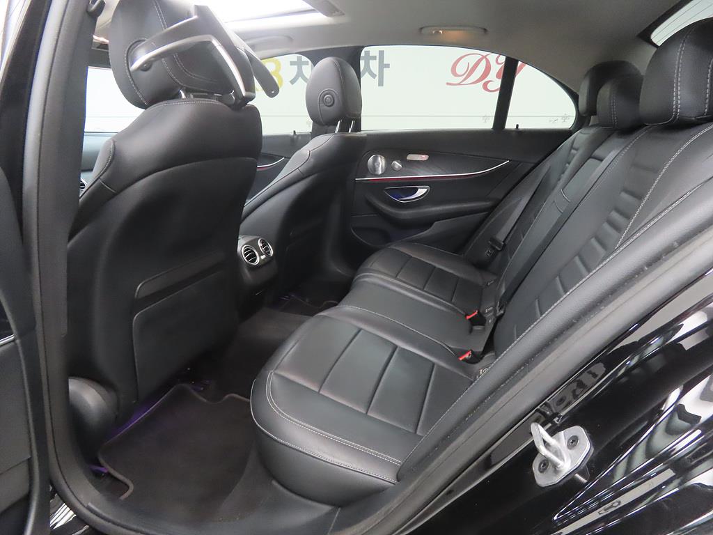 Mercedes Benz E class - Vista 6