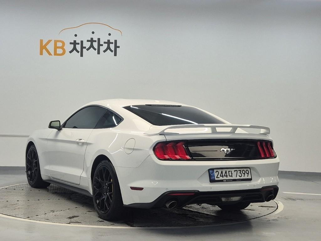 Ford Mustang - Vista 2