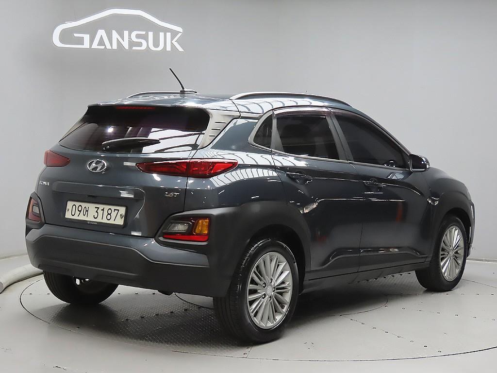 HYUNDAI Kona - Vista 7