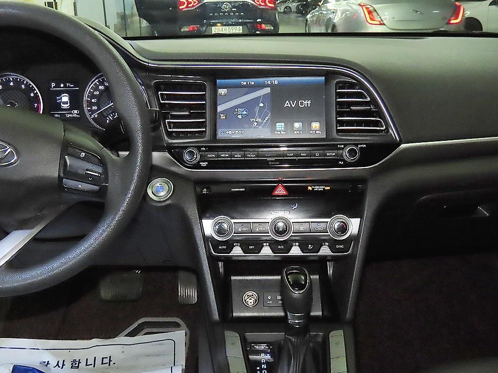 HYUNDAI Avante - Vista 11