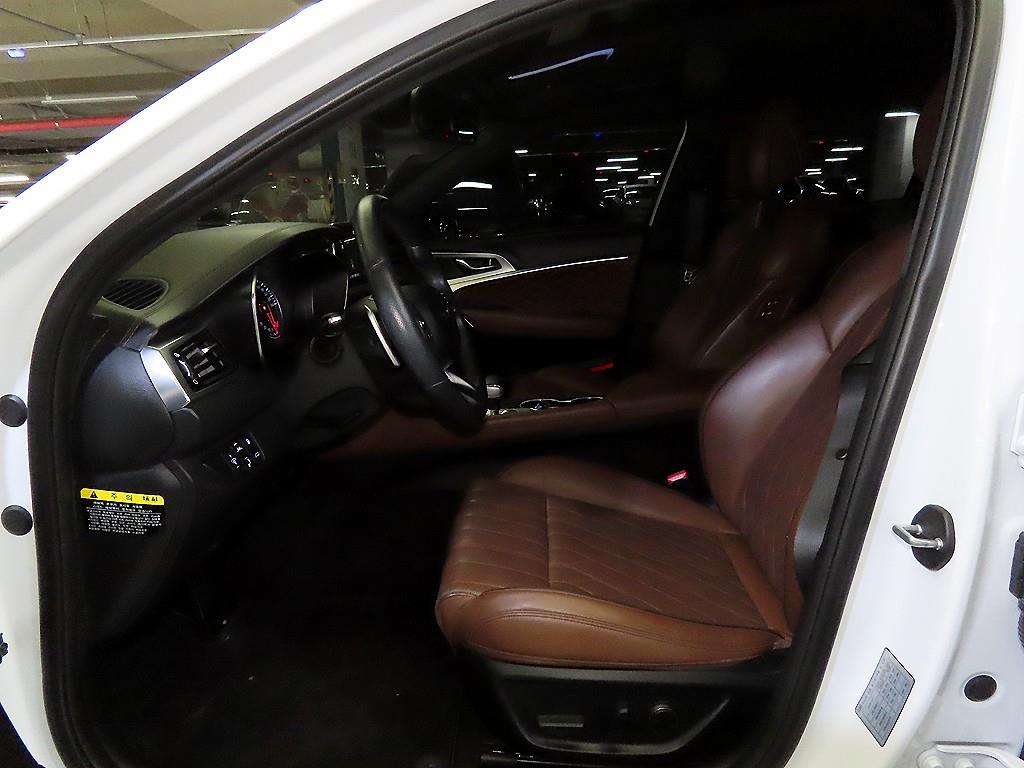 Genesis G70 - Vista 6