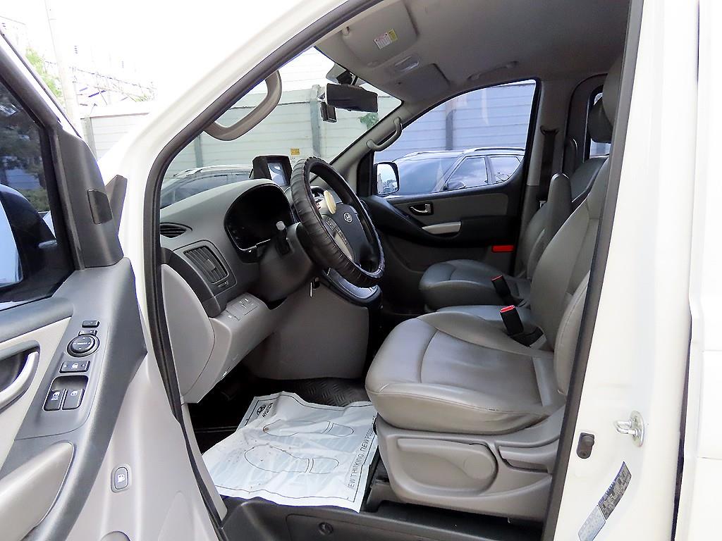 HYUNDAI Starex - Vista 5