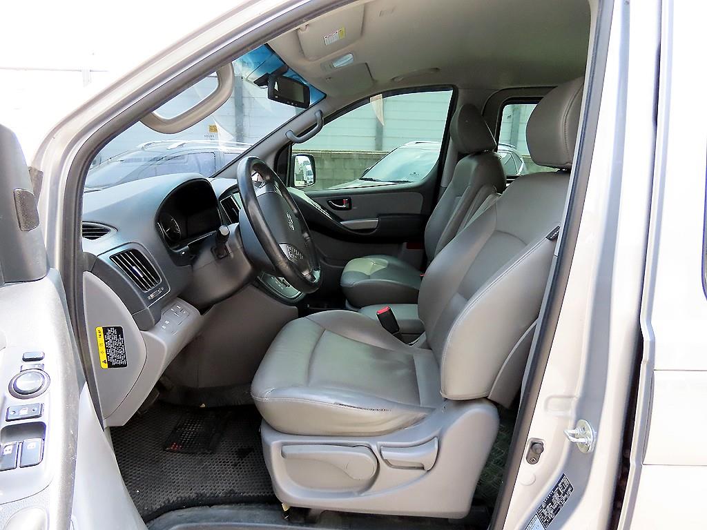 HYUNDAI Starex - Vista 5