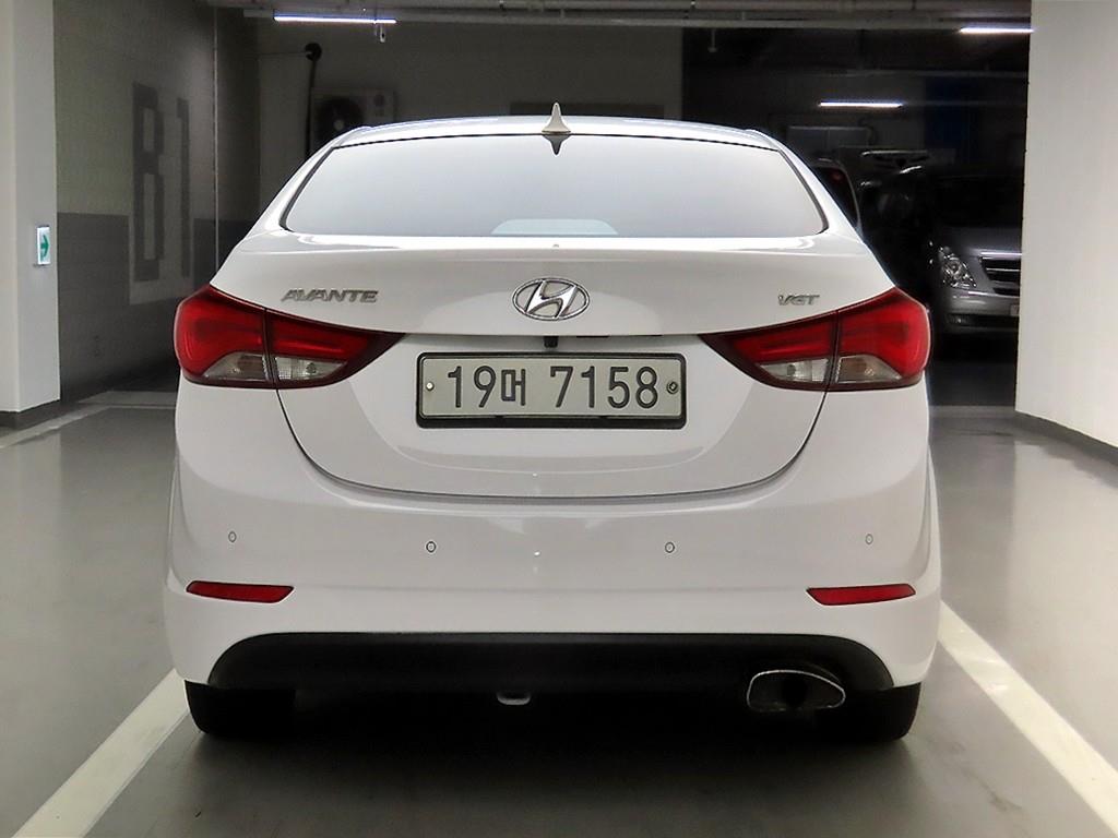 HYUNDAI Avante - Vista 3