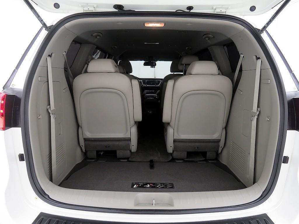 KIA Carnival - Vista 5