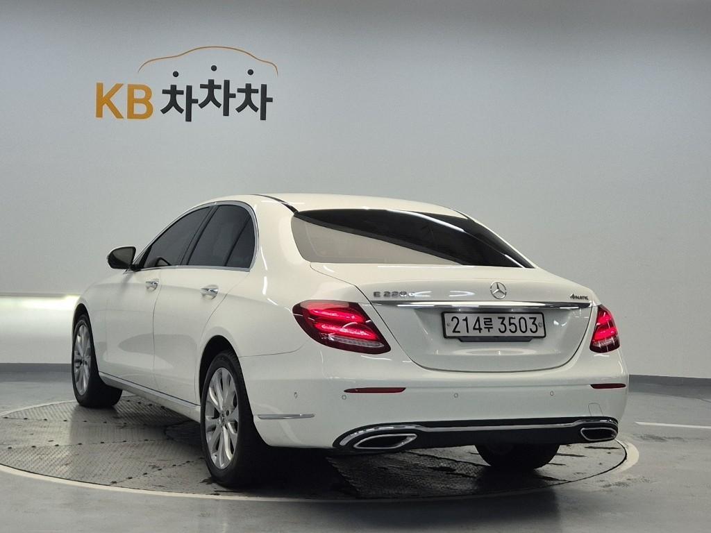 Mercedes Benz E class - Vista 2
