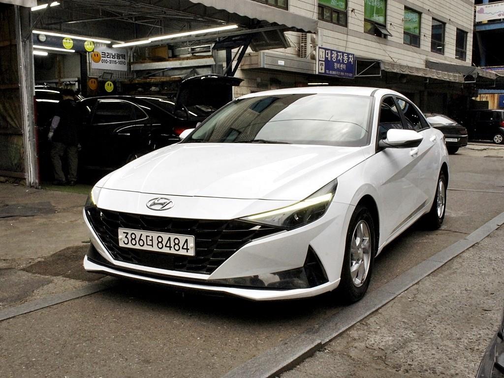 HYUNDAI Avante - Vista 3