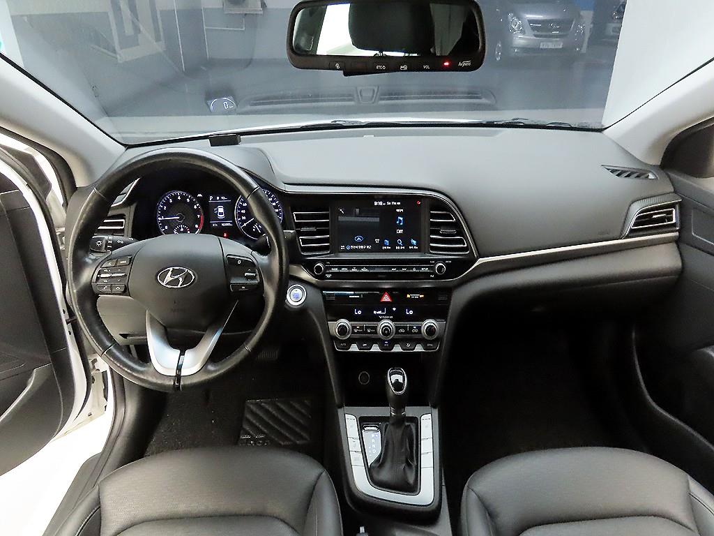 HYUNDAI Avante - Vista 8