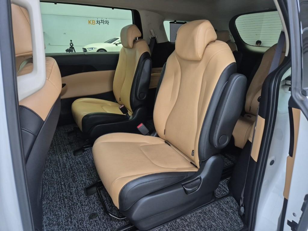 KIA Carnival - Vista 12