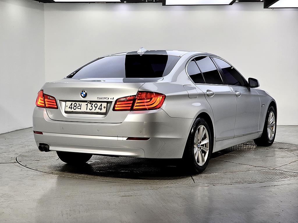 BMW 5 Series - Vista 4