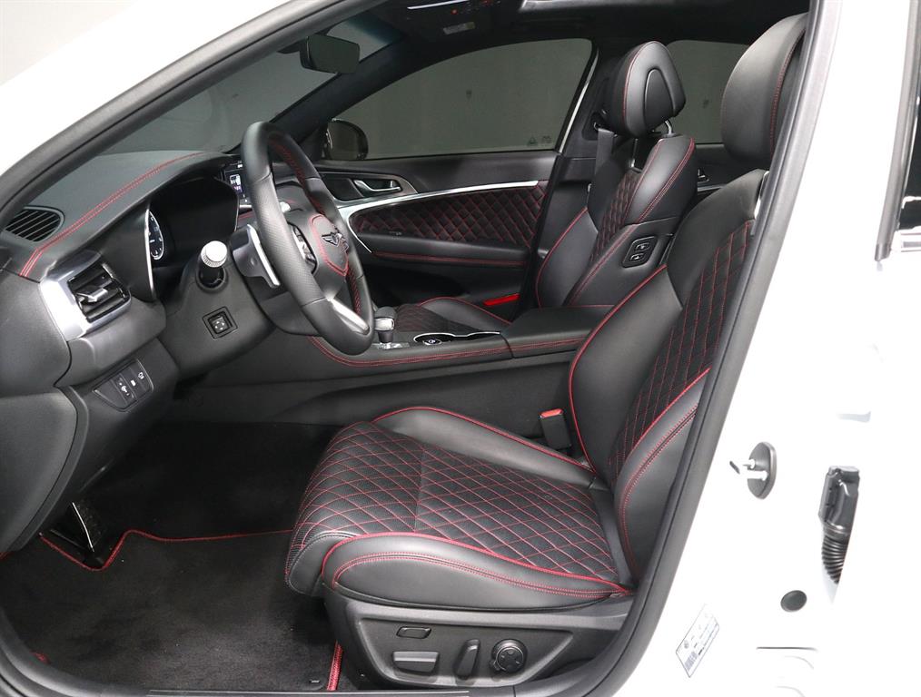 Genesis G70 - Vista 9