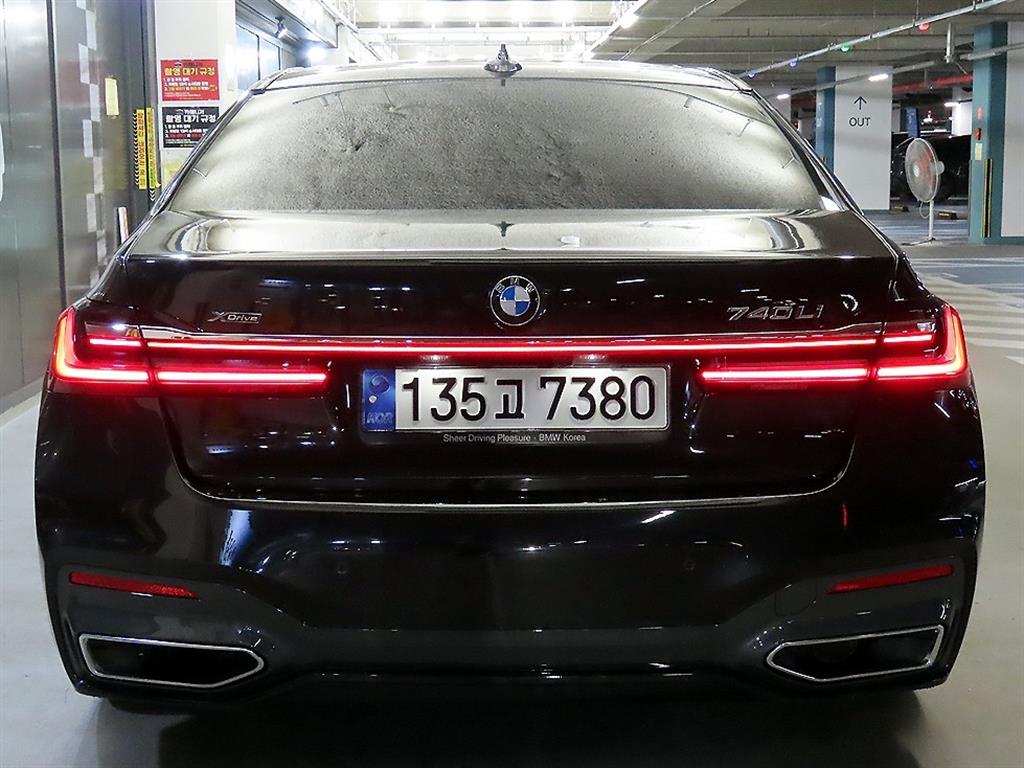BMW 7 Series - Vista 5