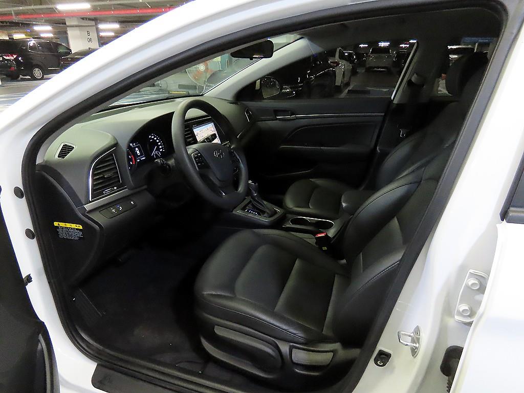 HYUNDAI Avante - Vista 6