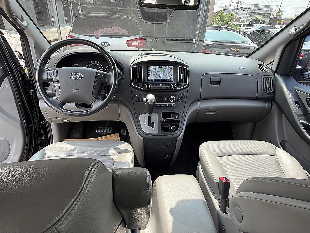 HYUNDAI Starex - Vista 5