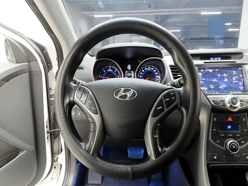HYUNDAI Avante - Vista 7
