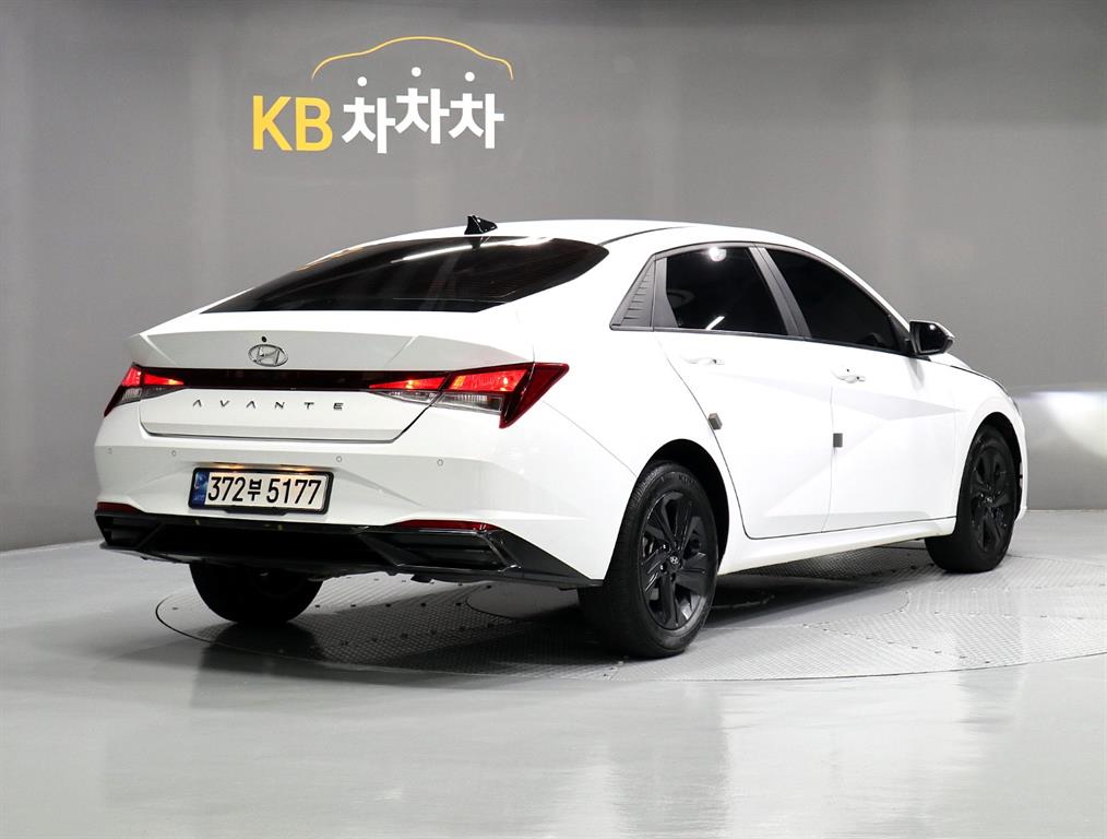 HYUNDAI Avante - Vista 3