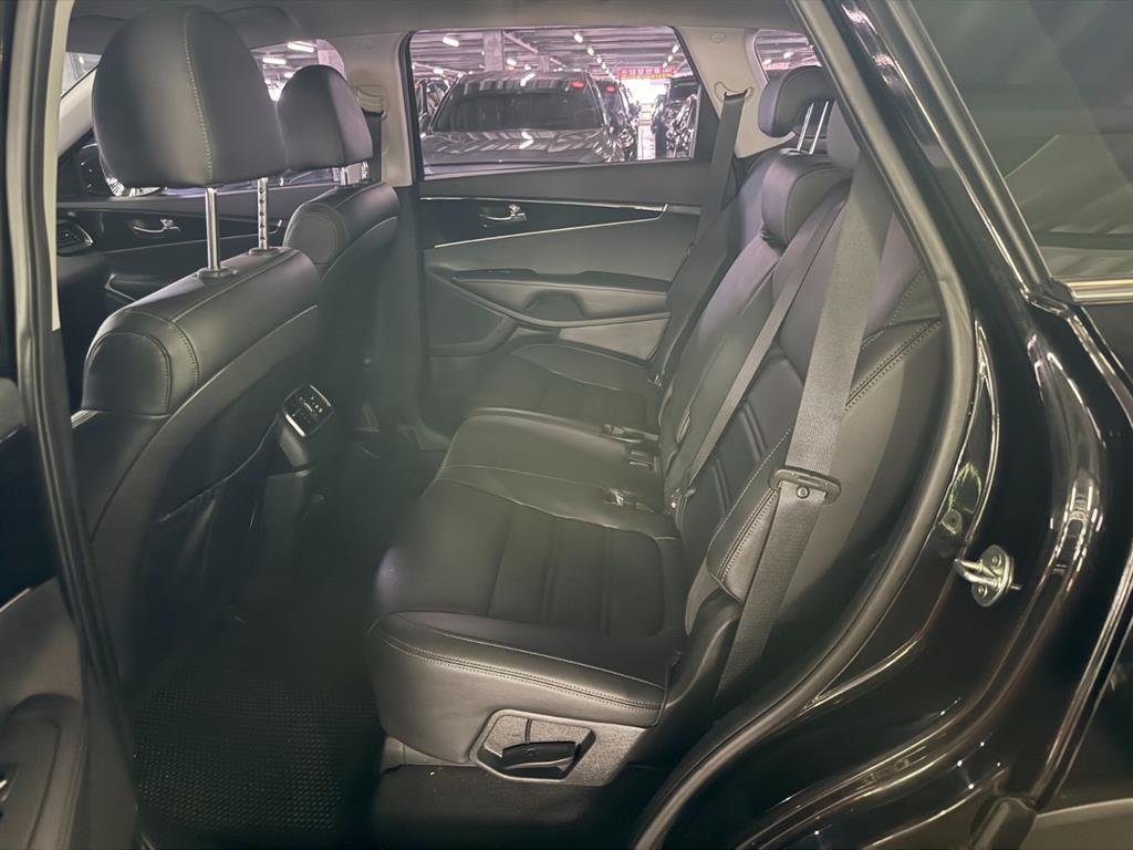 KIA Sorento - Vista 8