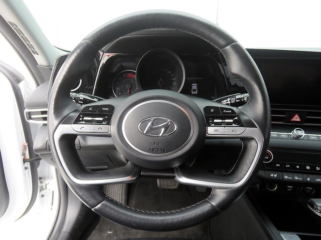 HYUNDAI Avante - Vista 9