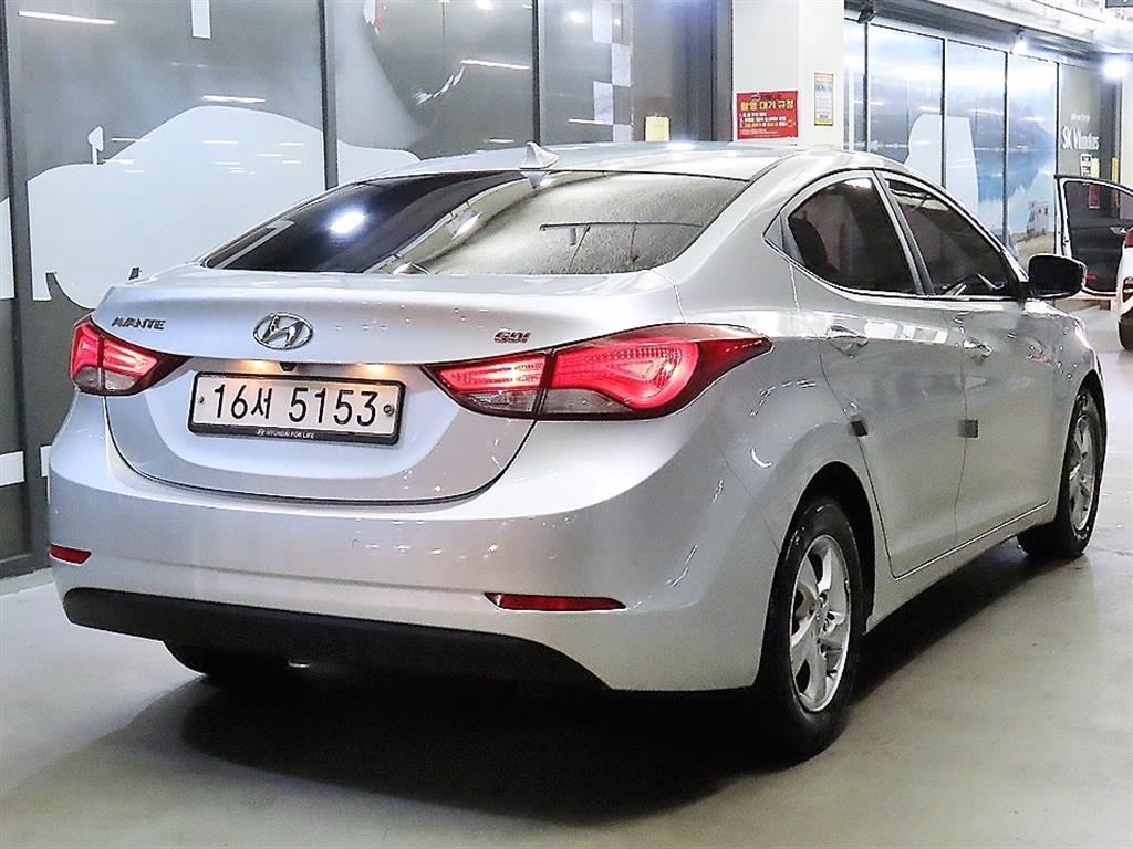 HYUNDAI Avante - Vista 4
