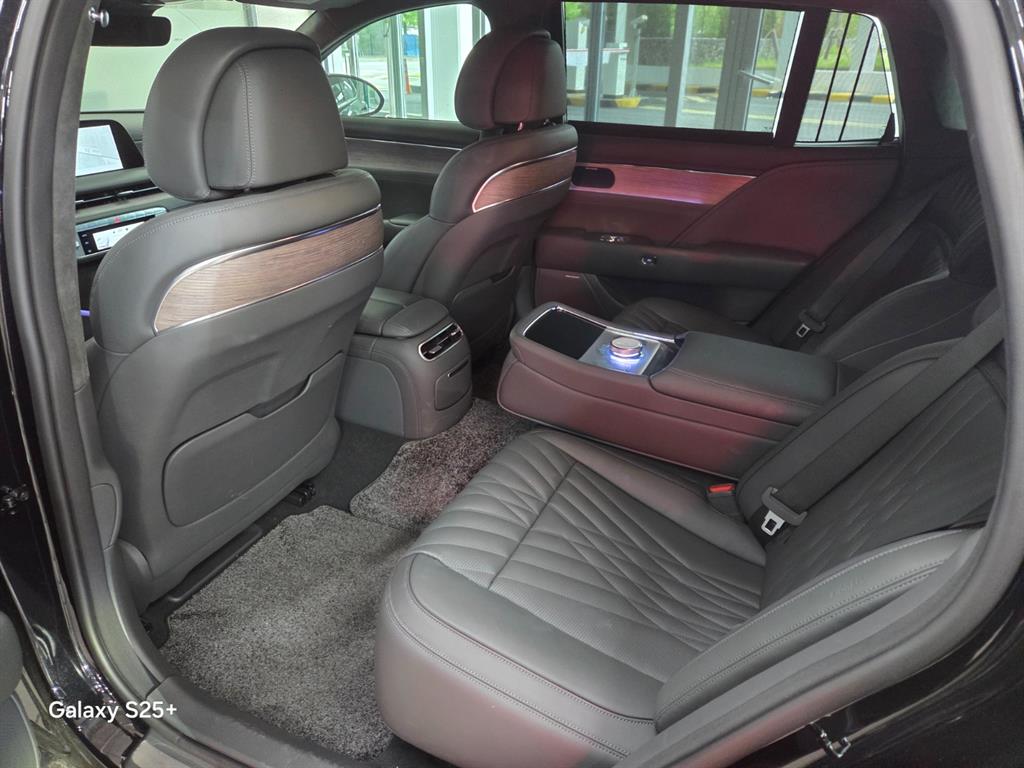 Genesis G90 - Vista 4