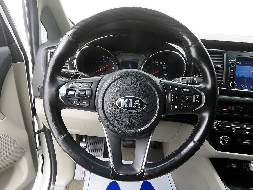 KIA Carnival - Vista 10