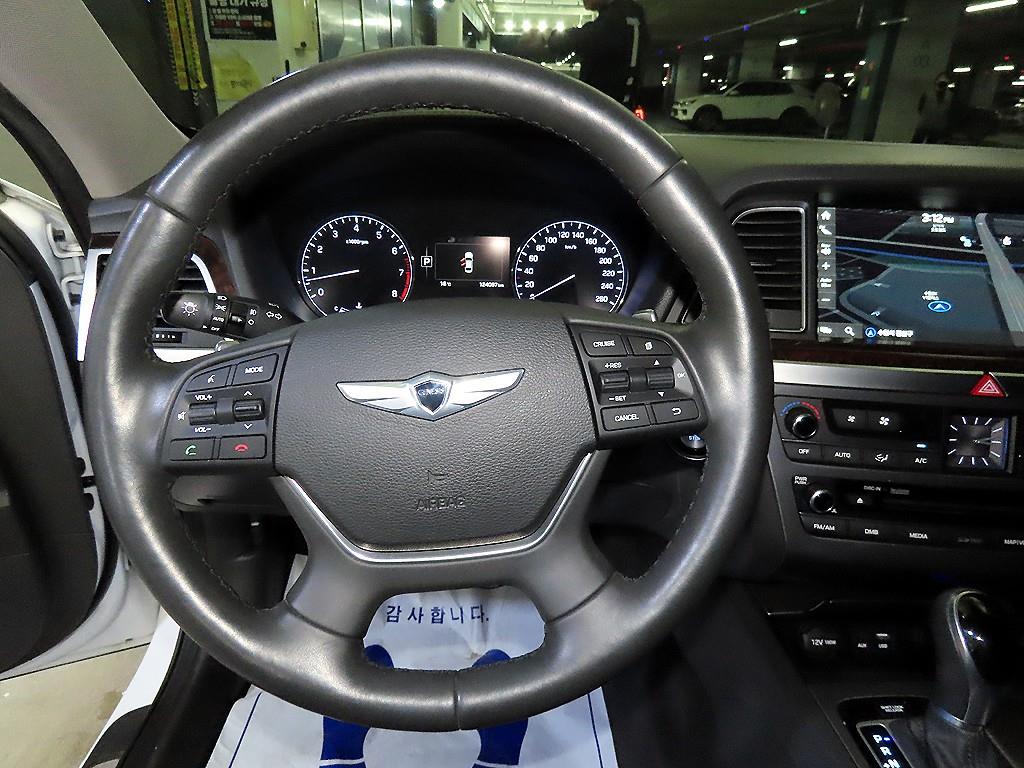 HYUNDAI Genesis - Vista 8