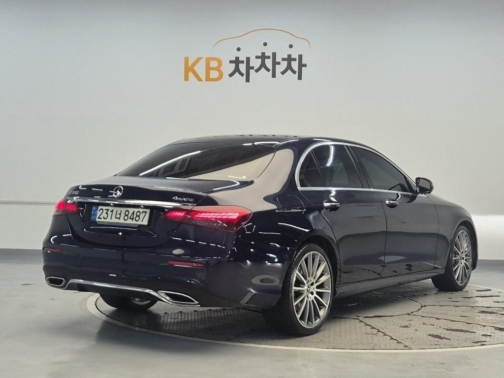 Mercedes Benz E class - Vista 3