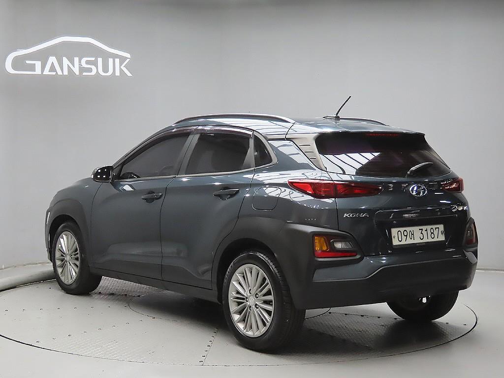 HYUNDAI Kona - Vista 5